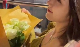 为了吃瓜她进入娱乐圈,她勇敢踏入娱乐圈，开启璀璨星途